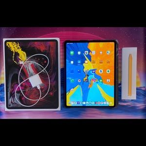 Apple iPad Pro 3rdGen 12.9 256GBWifi 2ndGen Pencil